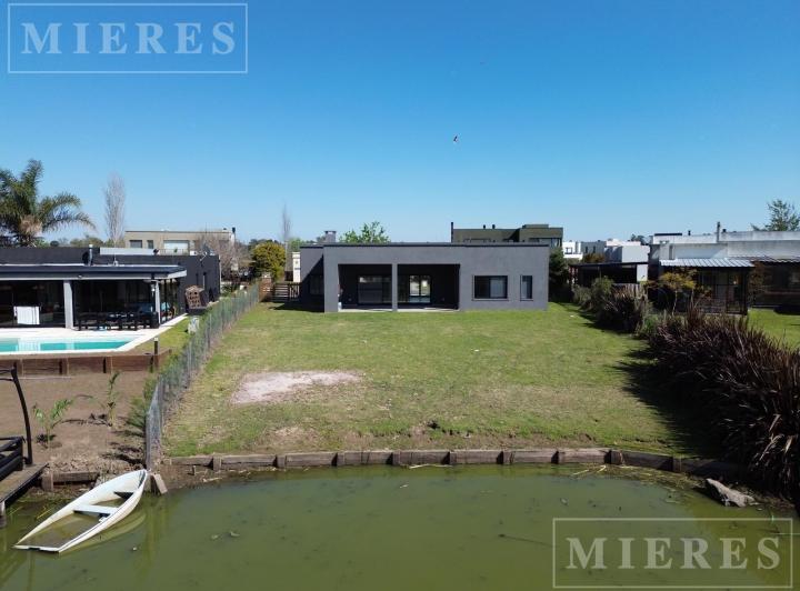 Casa · 165m² · 6 Ambientes · 5 Cocheras