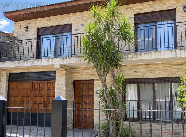 Casa · 200m² · 5 Ambientes · 1 Cochera