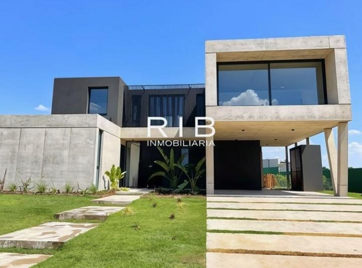 Casa · 276m² · 5 Ambientes · 2 Cocheras