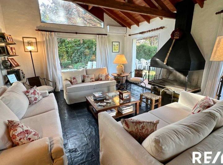 Casa · 180m² · 5 Ambientes · 2 Cocheras