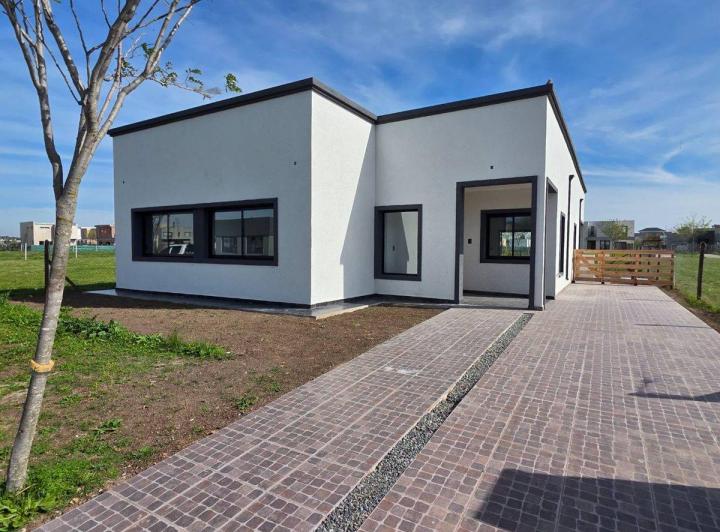 Casa · 157m² · 5 Ambientes · 2 Cocheras