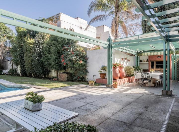 Casa · 316m² · 8 Ambientes · 2 Cocheras