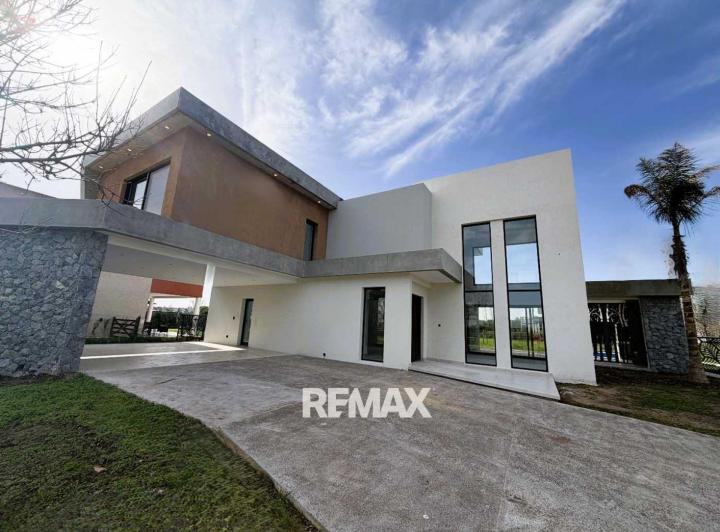 Casa · 334m² · 5 Ambientes