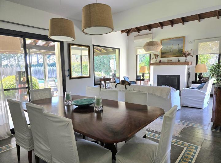 Casa · 213m² · 7 Ambientes · 1 Cochera