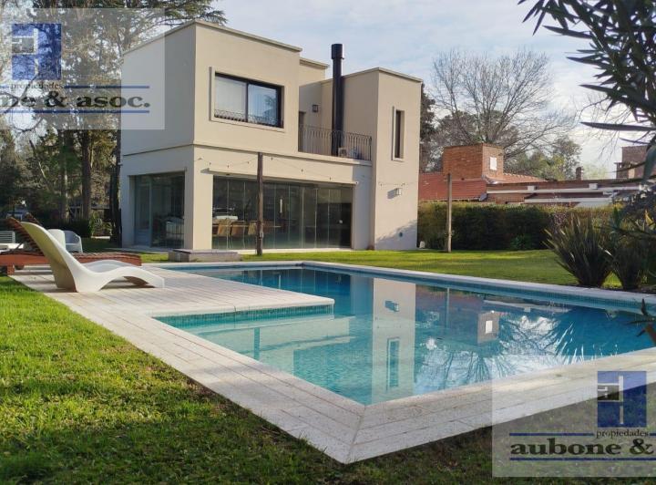 Casa · 180m² · 5 Ambientes · 2 Cocheras