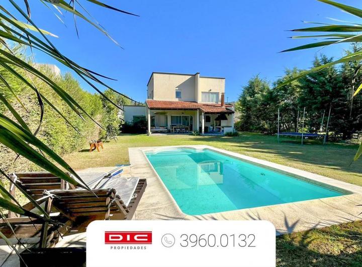 Casa · 245m² · 6 Ambientes