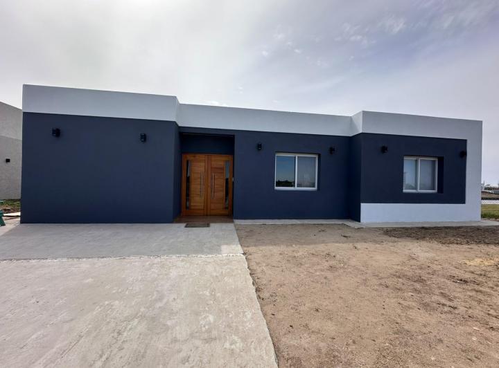 Casa · 195m² · 5 Ambientes · 4 Cocheras