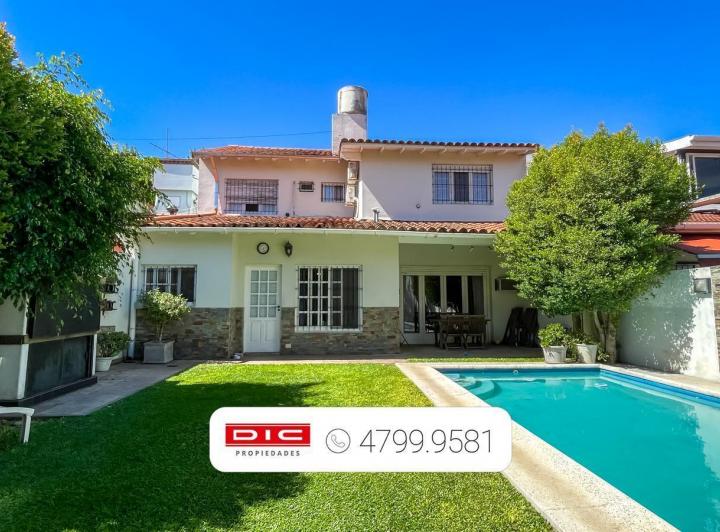 Casa · 223m² · 6 Ambientes · 1 Cochera