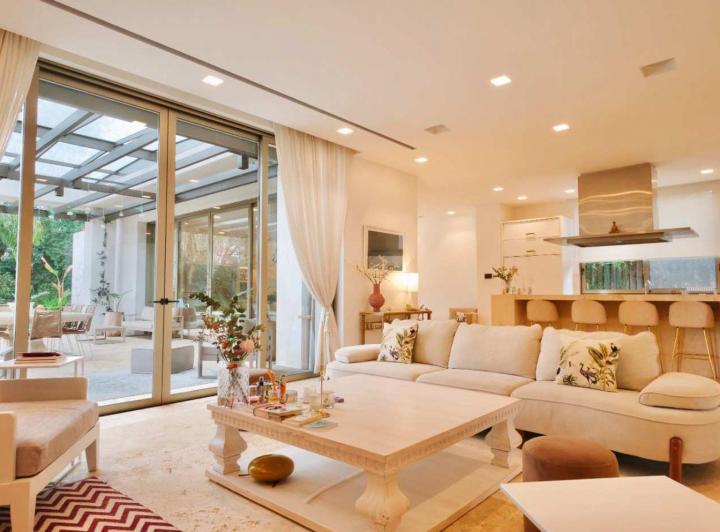 Casa · 400m² · 5 Ambientes · 4 Cocheras