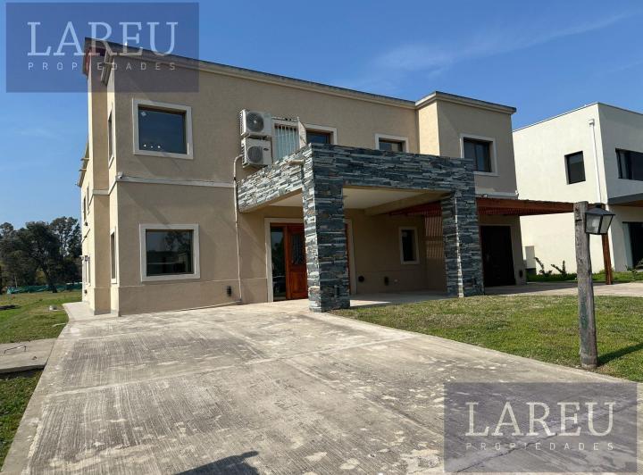Casa · 320m² · 7 Ambientes