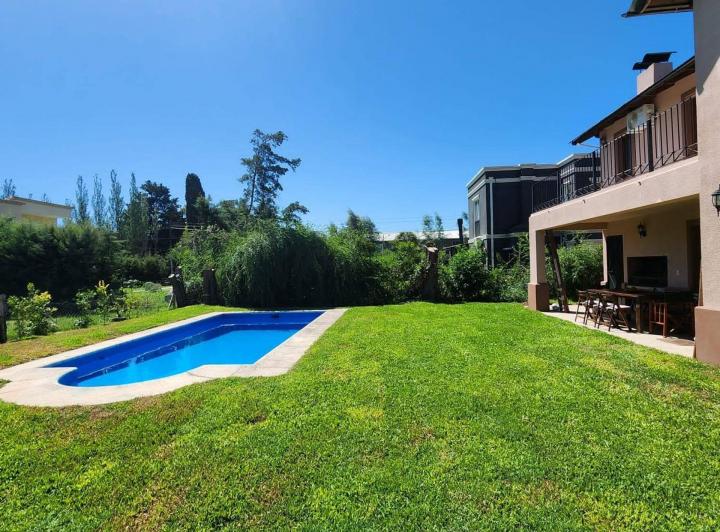 Casa · 190m² · 5 Ambientes · 1 Cochera