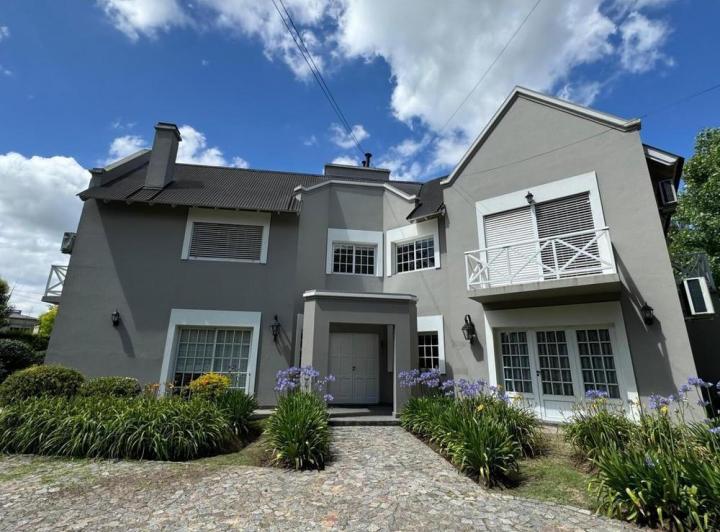 Casa · 363m² · 6 Ambientes