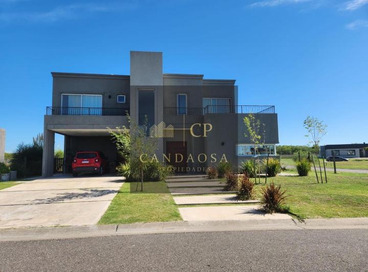 Casa · 277m² · 6 Ambientes · 6 Cocheras