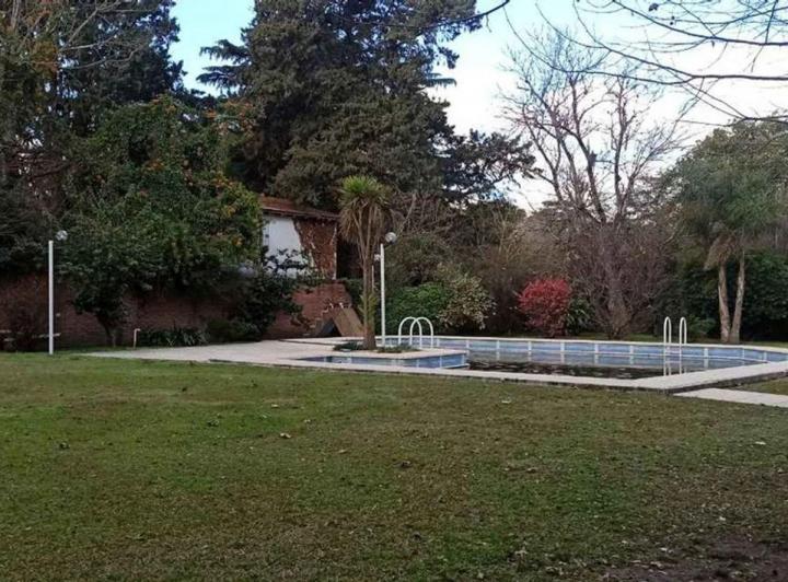 Casa · 250m² · 8 Ambientes · 2 Cocheras