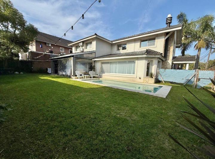 Casa · 310m² · 5 Ambientes