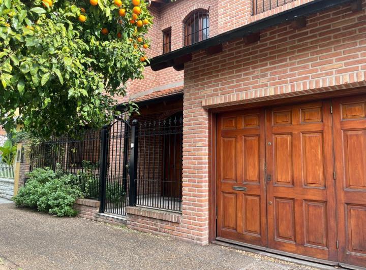 Casa · 180m² · 6 Ambientes · 1 Cochera