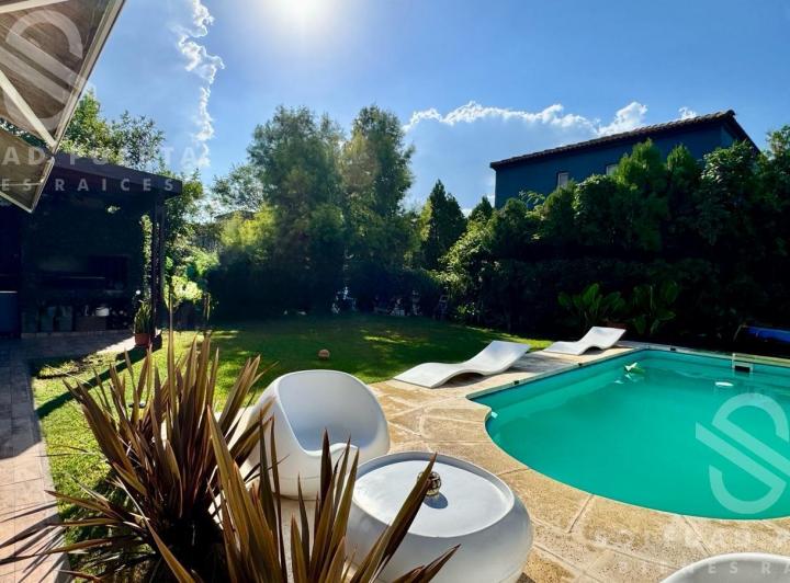 Casa · 121m² · 5 Ambientes · 5 Cocheras