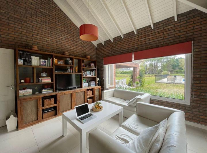 Casa · 200m² · 4 Ambientes · 2 Cocheras