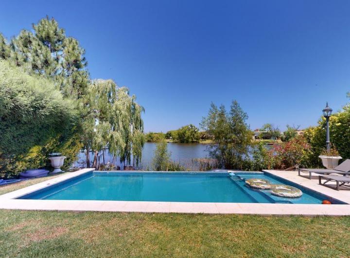Casa · 350m² · 5 Ambientes