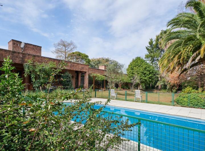 Casa · 480m² · 6 Ambientes · 2 Cocheras