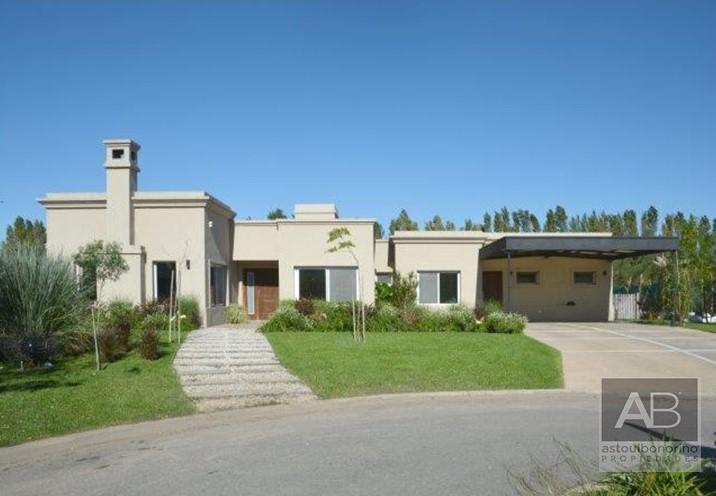Casa · 280m² · 1 Ambiente
