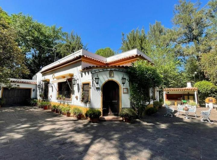 Casa · 206m² · 5 Ambientes · 6 Cocheras