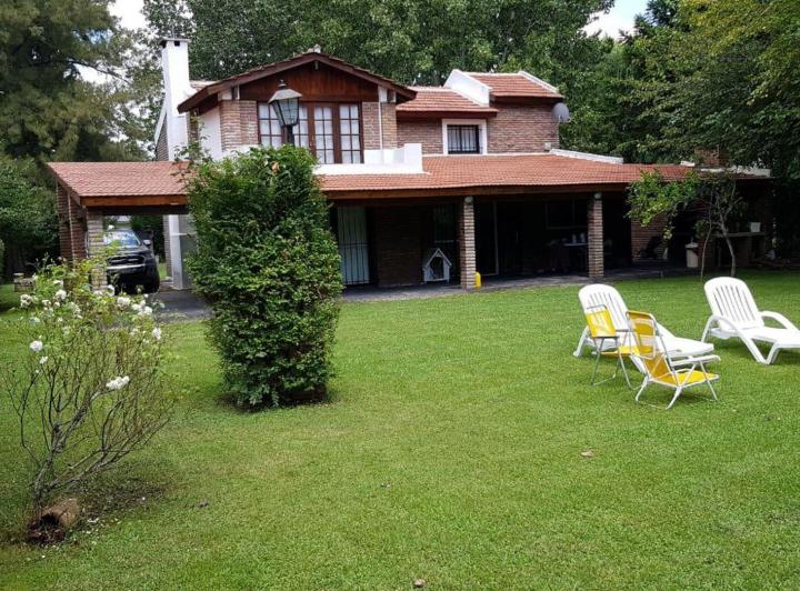 Casa · 260m² · 5 Ambientes · 1 Cochera