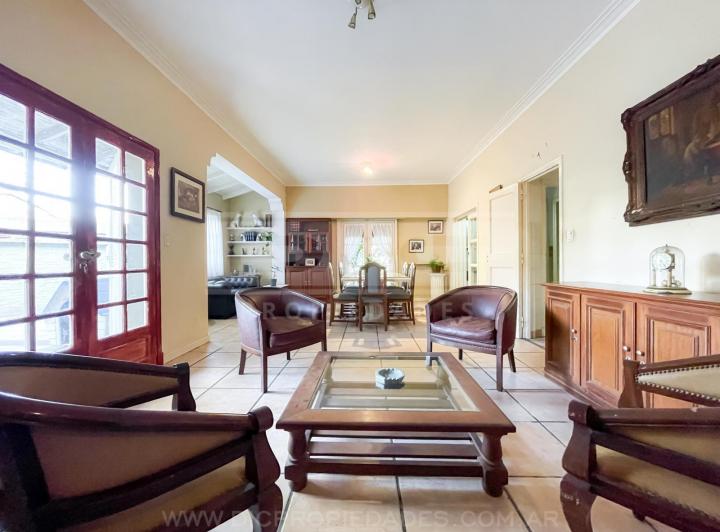 Casa · 175m² · 7 Ambientes · 1 Cochera