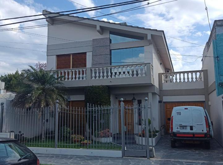 Casa · 171m² · 6 Ambientes · 1 Cochera