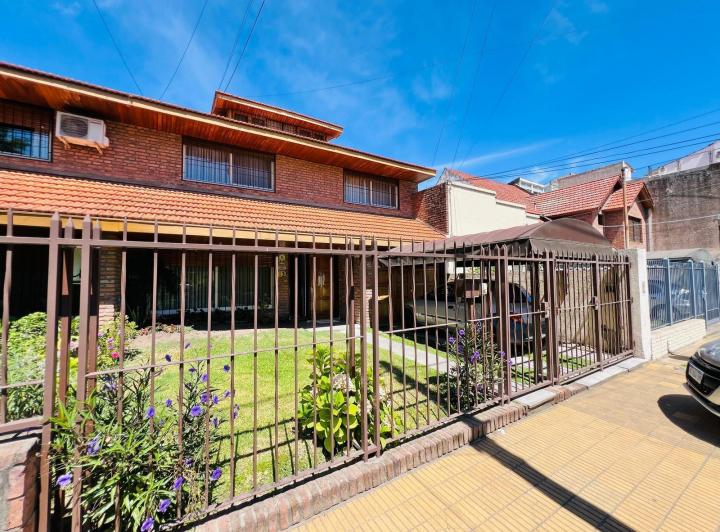 Casa · 281m² · 5 Ambientes · 2 Cocheras