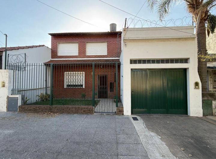 Casa · 200m² · 6 Ambientes · 2 Cocheras