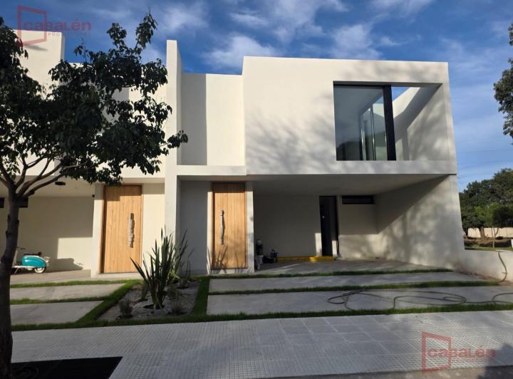 Casa · 180m² · 5 Ambientes · 2 Cocheras