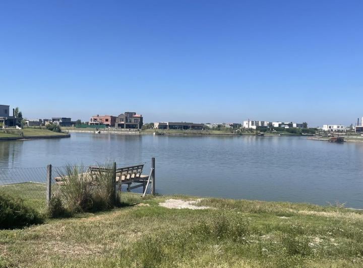 Terreno · 865m²