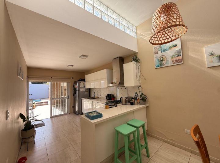 Casa · 140m² · 4 Ambientes · 2 Cocheras