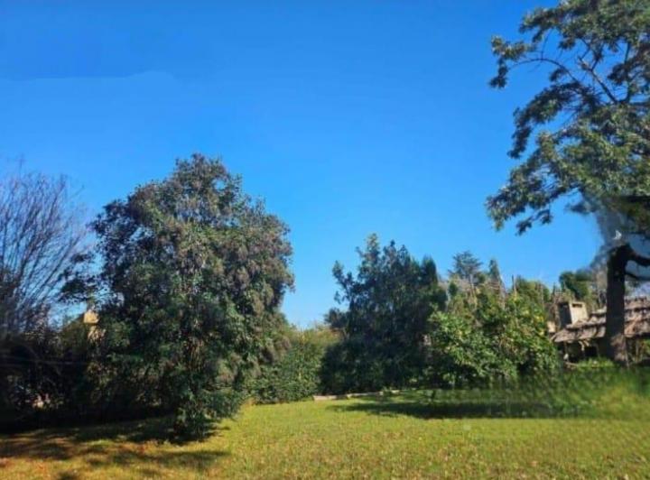 Terreno · 858m²