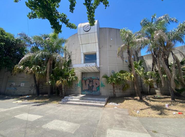 Local comercial · 2571m²