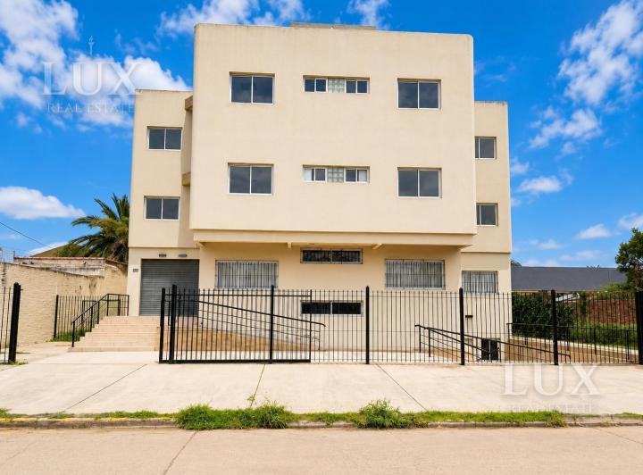 Local comercial · 906m² · 35 Ambientes · 11 Cocheras