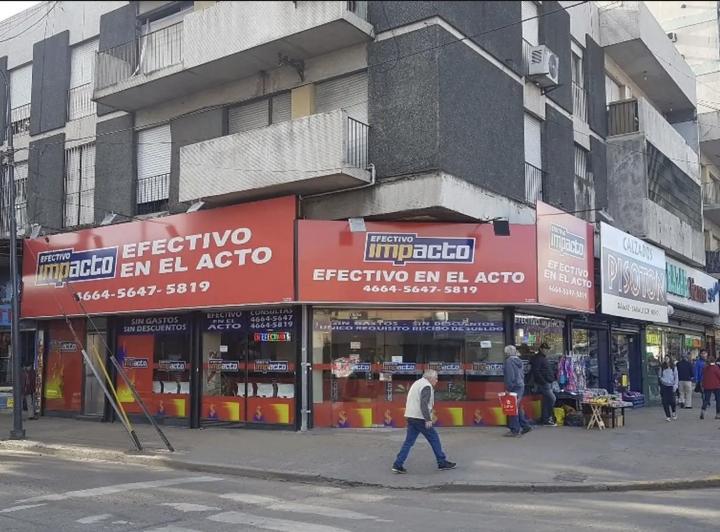 Local comercial · 210m²