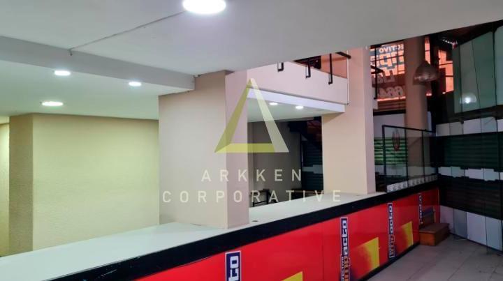 Local comercial · 210m² · 6 Ambientes