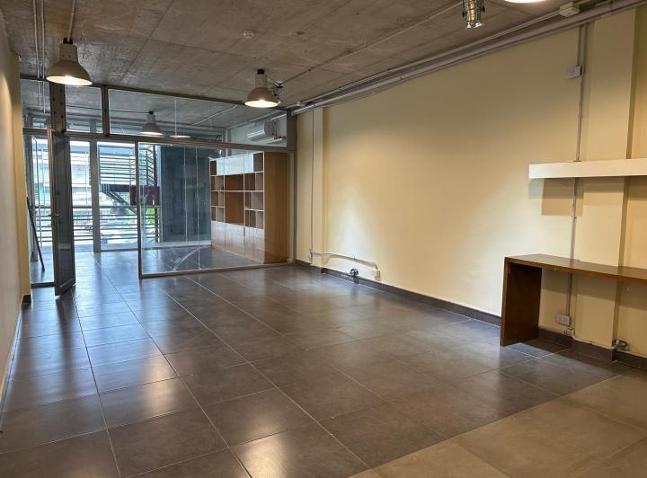 Local comercial · 64m² · 1 Ambiente · 2 Cocheras