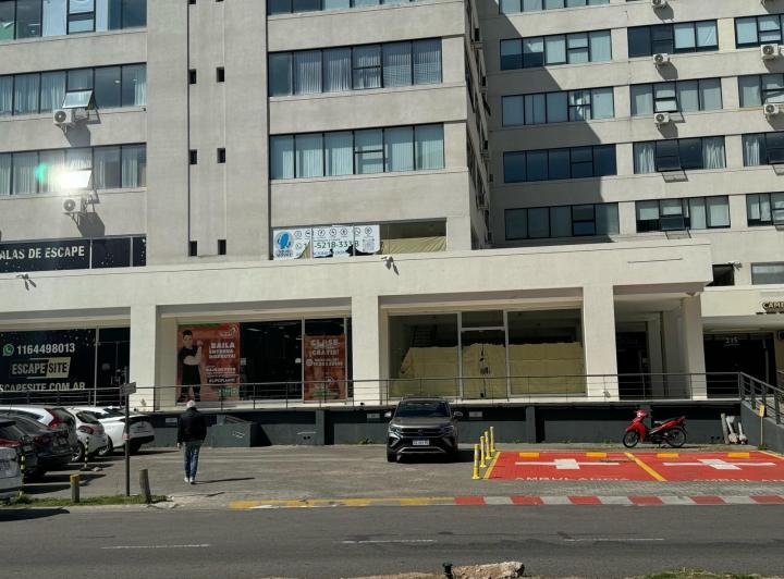 Local comercial · 450m² · 4 Cocheras