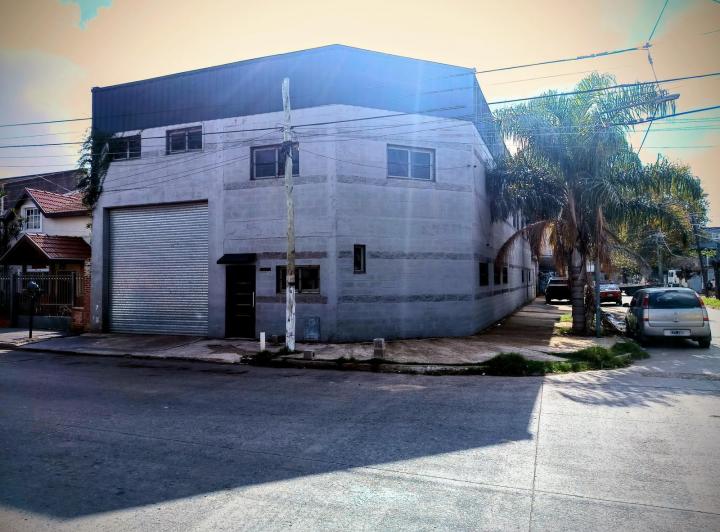 Local comercial · 650m² · 10 Ambientes · 4 Cocheras