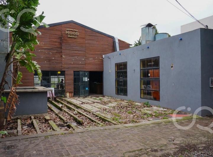 Local comercial · 433m² · 6 Cocheras