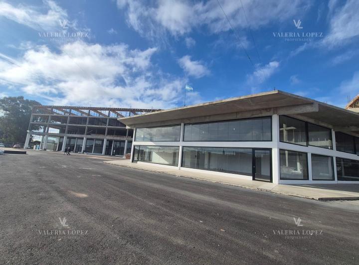 Local comercial · 83m²