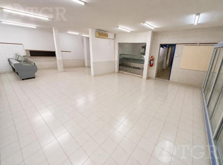 Local comercial · 350m² · 4 Ambientes · 1 Cochera