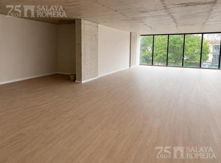 Oficina comercial · 200m² · 1 Ambiente · 2 Cocheras