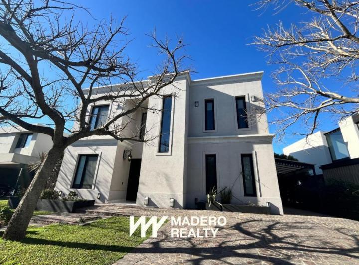 Casa · 290m² · 6 Ambientes · 2 Cocheras