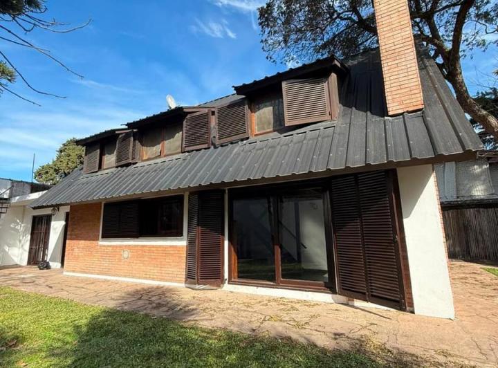 Casa · 130m² · 3 Ambientes · 1 Cochera