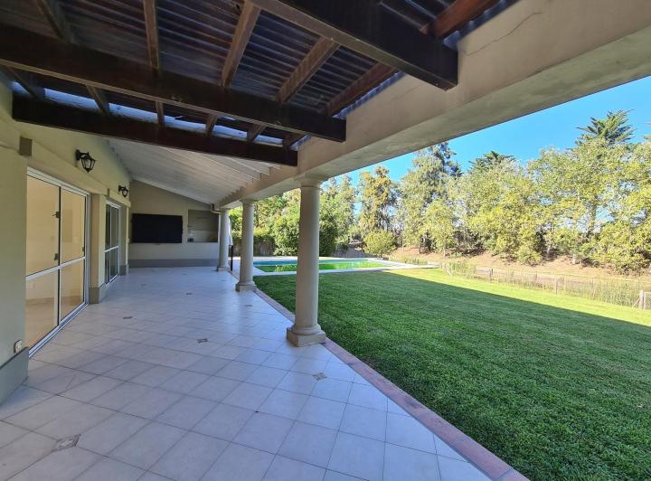 Casa · 210m² · 4 Ambientes · 3 Cocheras