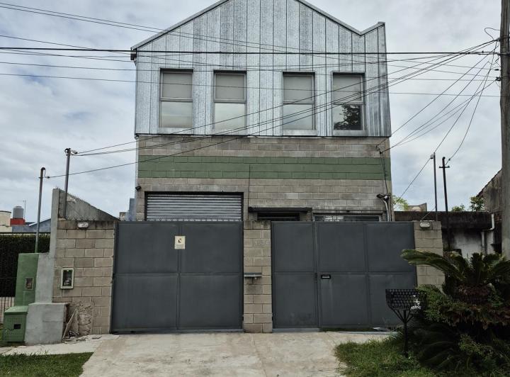 Depósito · 325m² · 10 Ambientes · 2 Cocheras